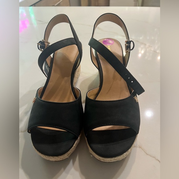 Tommy Hilfiger Shoes - 🆕 Tommy Hilfiger Women's Gallie Sandal